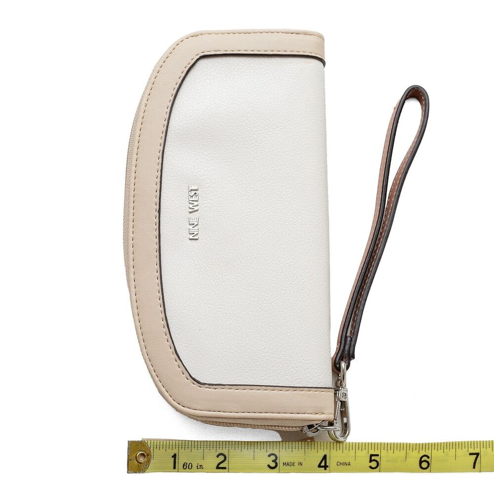 Nine West Zip Around Wristlet Wallet White Light Beige Trim - Back Zip Pocket - Picture 6 of 6